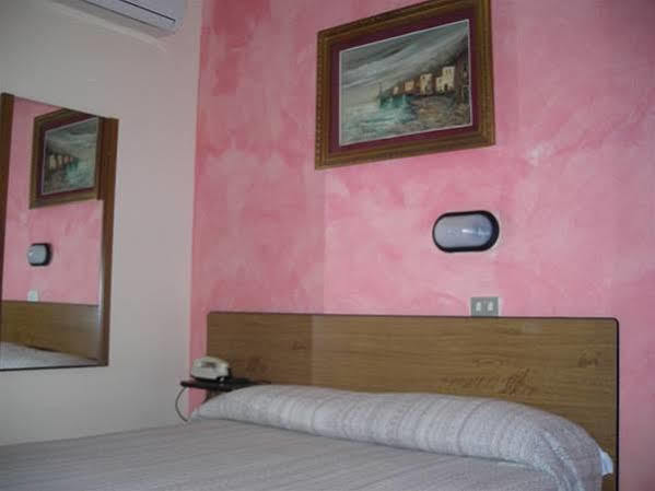 Hotel Cristal บารี ภายนอก รูปภาพ